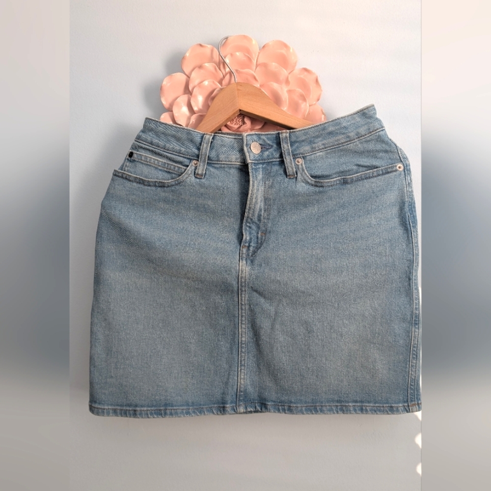 Calvin Client Jean Skirt - Picture 2 of 6
